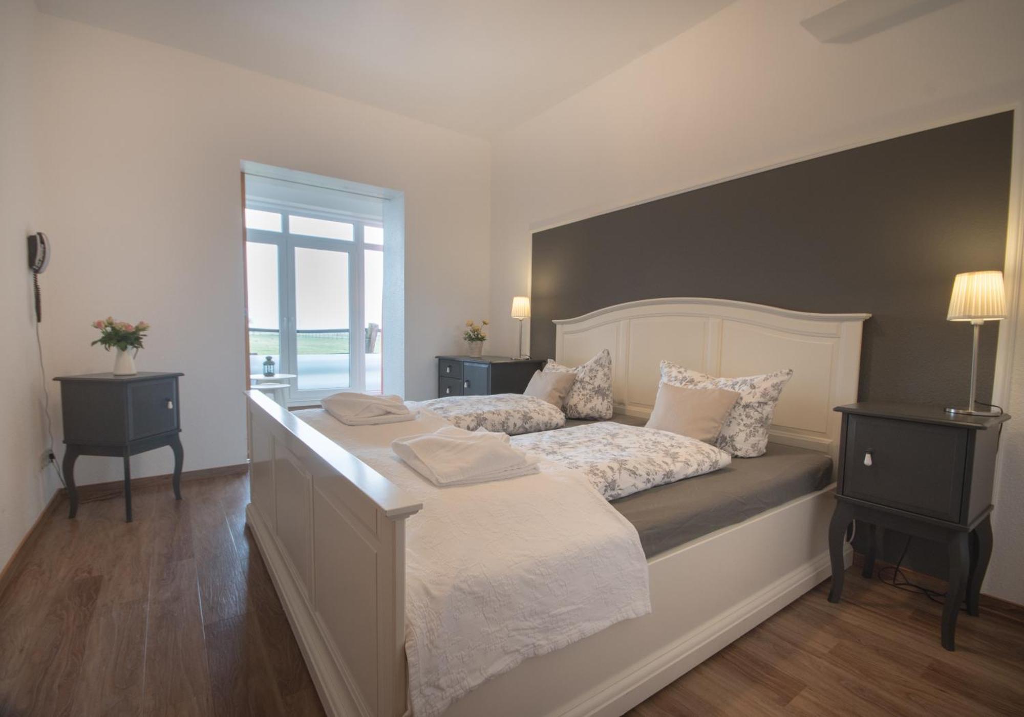 Hotel Nige Hus 4*